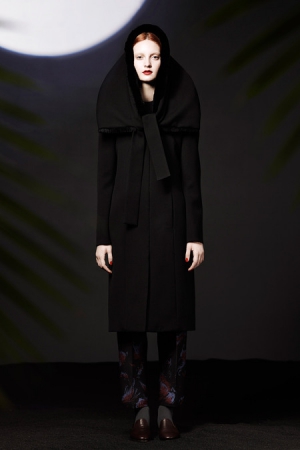 araks-fall-winter-2013-2014-new-york-31-black-coat