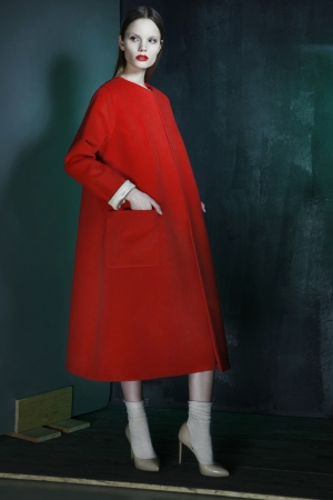 daria-bardeeva-red-oversize-coat