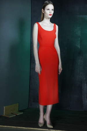 daria-bardeeva-red-sleevless-dress