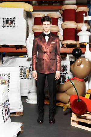 moschino-spring-summer-2014-menswear-red-sparkling-jacket